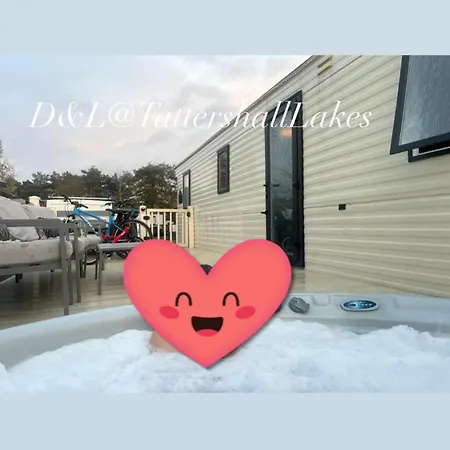 Tattershall Lakes 8Berth Caravan Break With Hottub Exterior photo