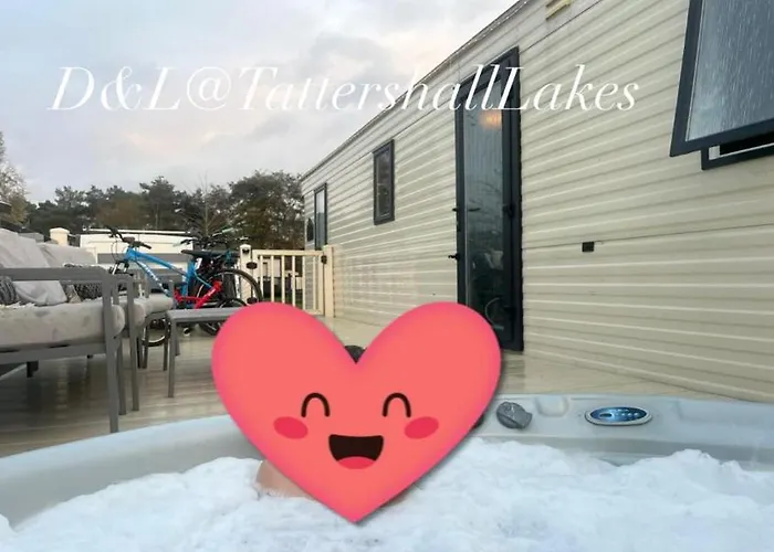 Tattershall Lakes 8Berth Caravan Break With Hottub