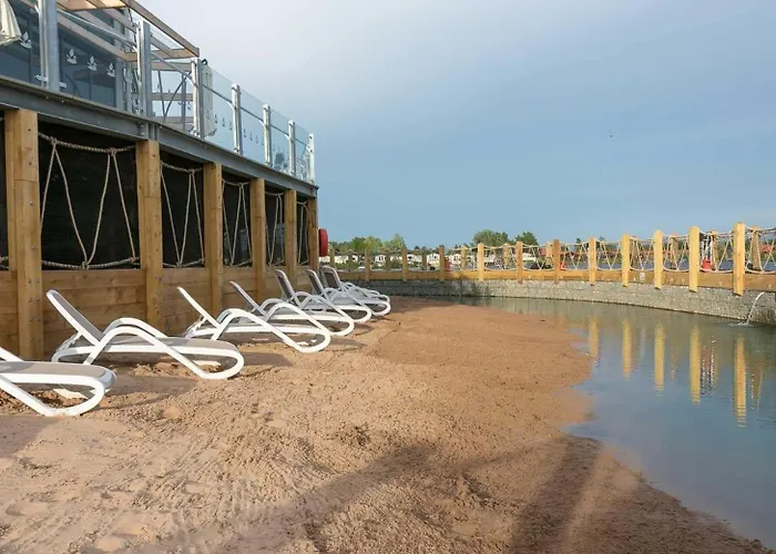 Tattershall Lakes 8Berth Caravan Break With Hottub