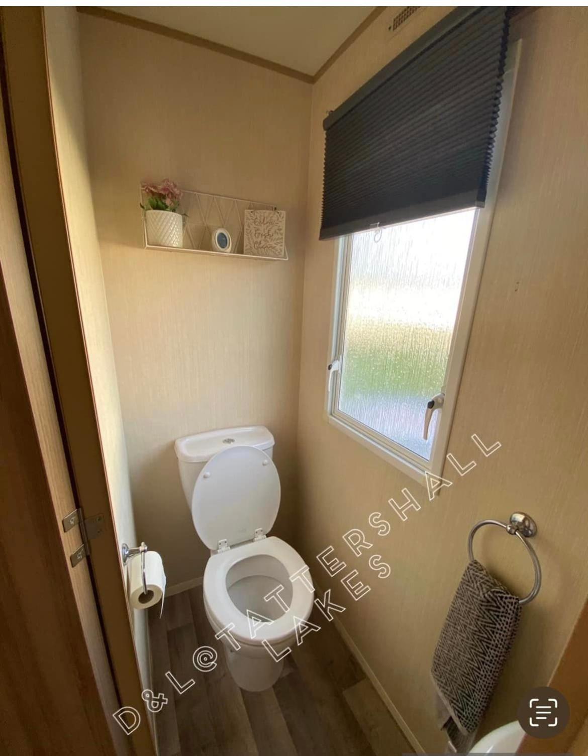 Holiday home Lakes 8berth Caravan Break With Hottub *