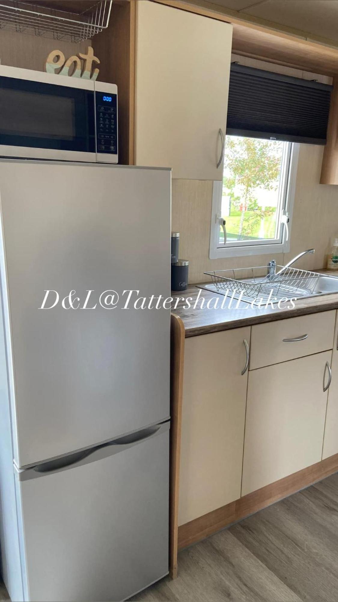 Lakes 8berth Caravan Break With Hottub Holiday home