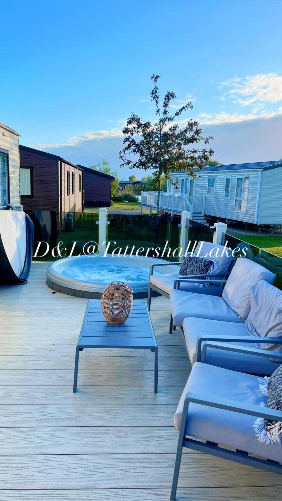 Lakes 8berth Caravan Break With Hottub Tattershall